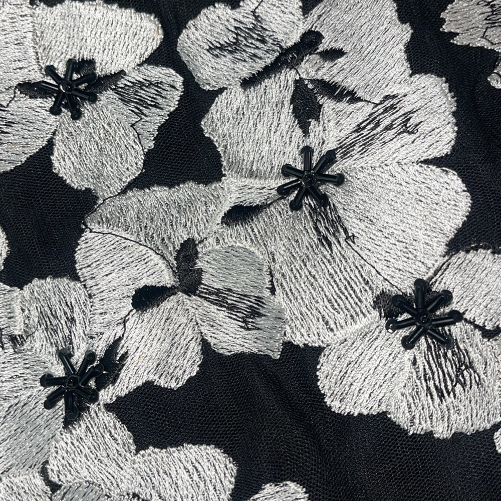 Nicole Miller Black/White Formal Embroidered Floral Beaded Floor-Length - US 6 - Picture 7 of 16